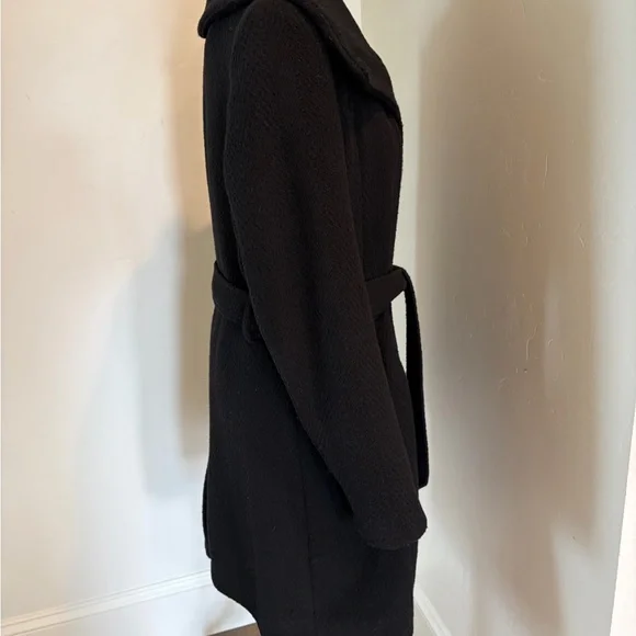 Elegant Black Women's Coat - Picture 4 of 12